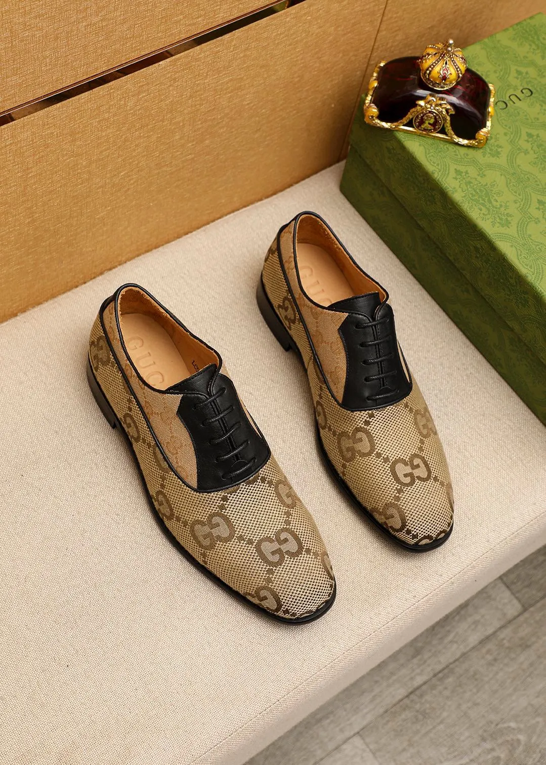 Men's shoes 💰460 💐 Product trademark: GUCCI "Gucci" business leather shoes Regular size: 38-44 (45.46.47🉑️customized) Product materials: Selected imported first-layer fabric upper, imported cowhide leather lining. Strong three-dimensional visual effect, combined outsole Color: 2⃣️colors available